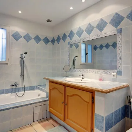 Villa De Charme, 8 Pers, Climatisee, Piscine Chauffee, Calme Garanti